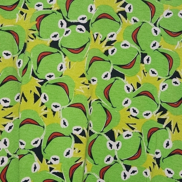 LULAROE Classic T-Shirt Muppets Kermit The Frog Print Green Womens XS - Picture 3 of 3